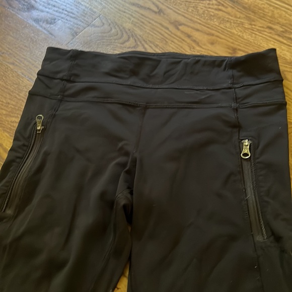 Lulu lemon leggings with mesh cutouts - Picture 2 of 5